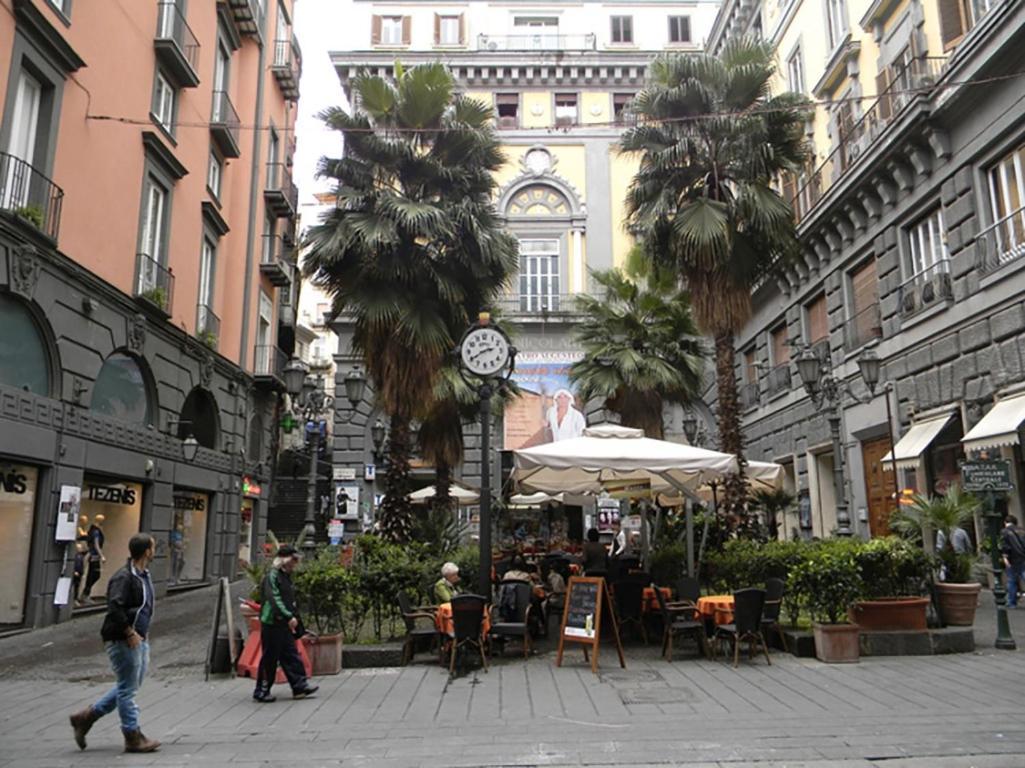 Casa Vacanze Napoli Centro Carmen & Sara Bagian luar foto
