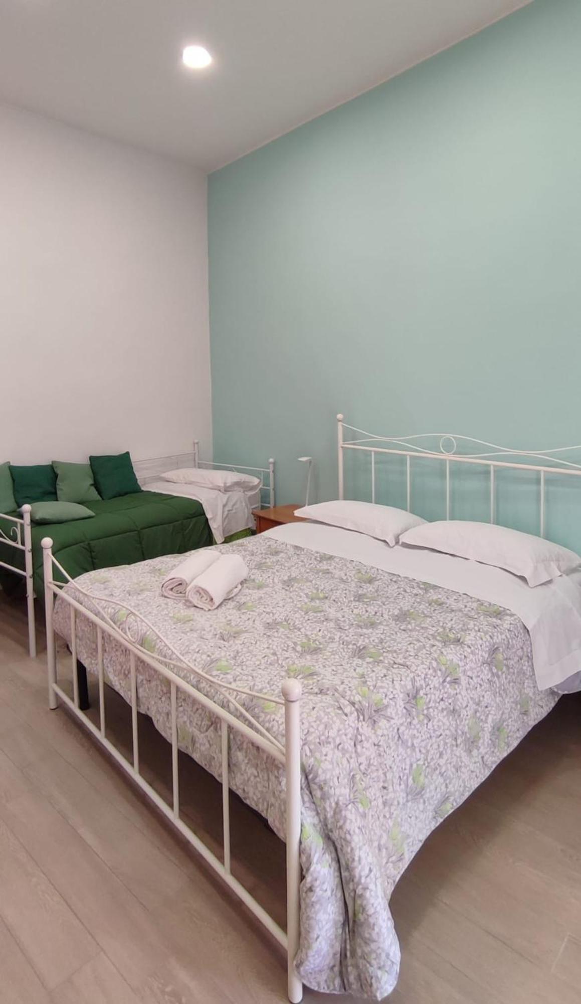 Casa Vacanze Napoli Centro Carmen & Sara Bagian luar foto